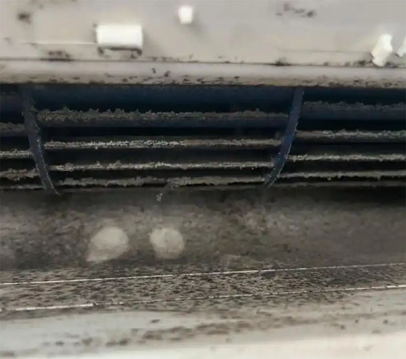 江北空调吹的风有股烧焦味是怎么回事